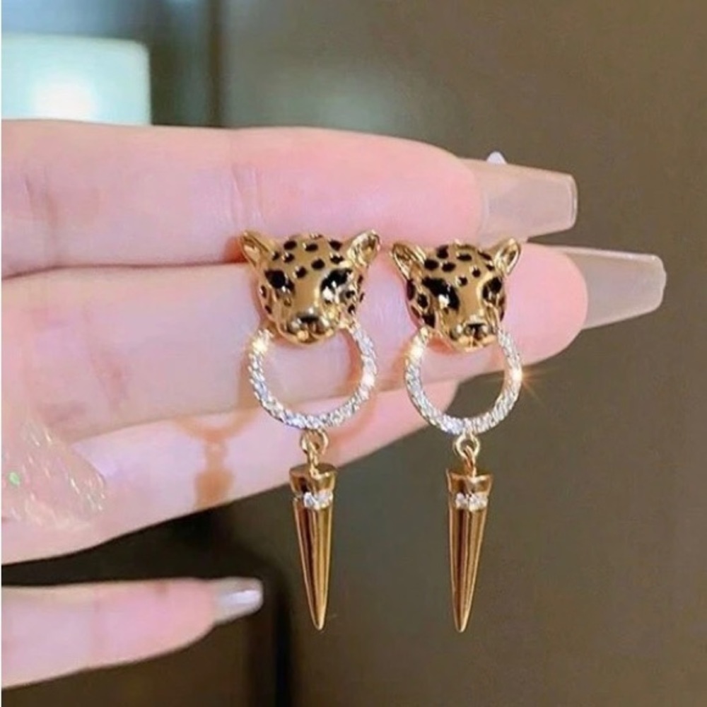 Gorgeous Rhinestone Tiger Earrings